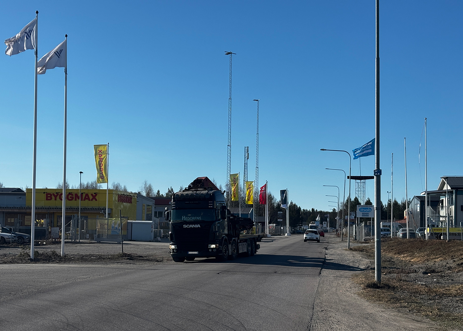 Vi ska förbättra avvattningen längs del av Betongvägen i år.