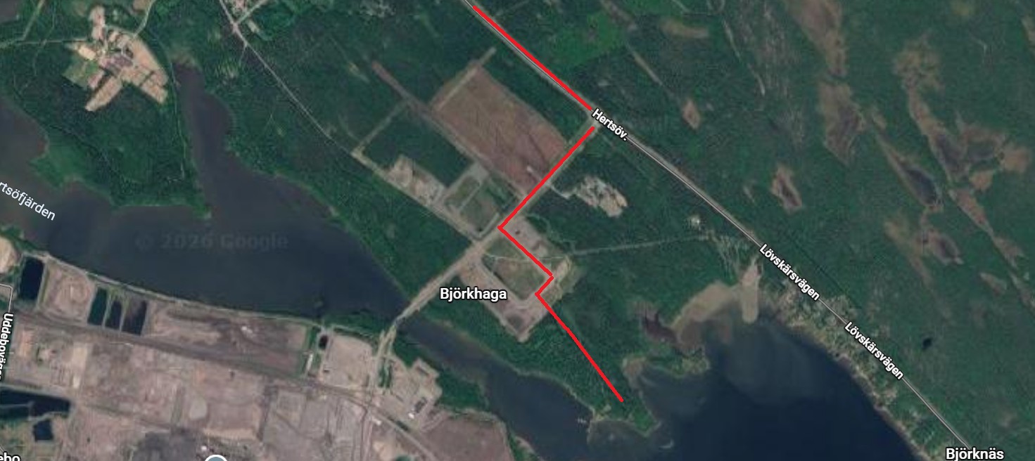I samband med byggnationerna på Hertsöns Industripark stängdes vägen till Getholmsskatans småbåtshamn. I november 2026 öppnas vägen igen.