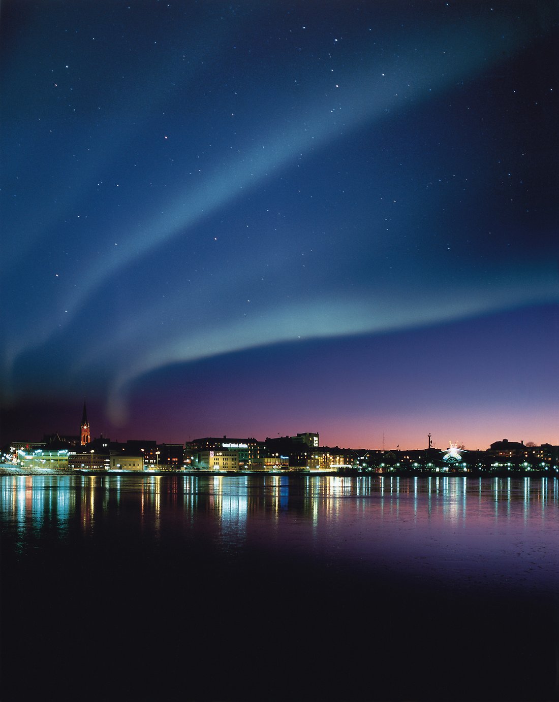 lulea_norra_hamn_kvall_stad_ljus_skargard_vatten_panorama
